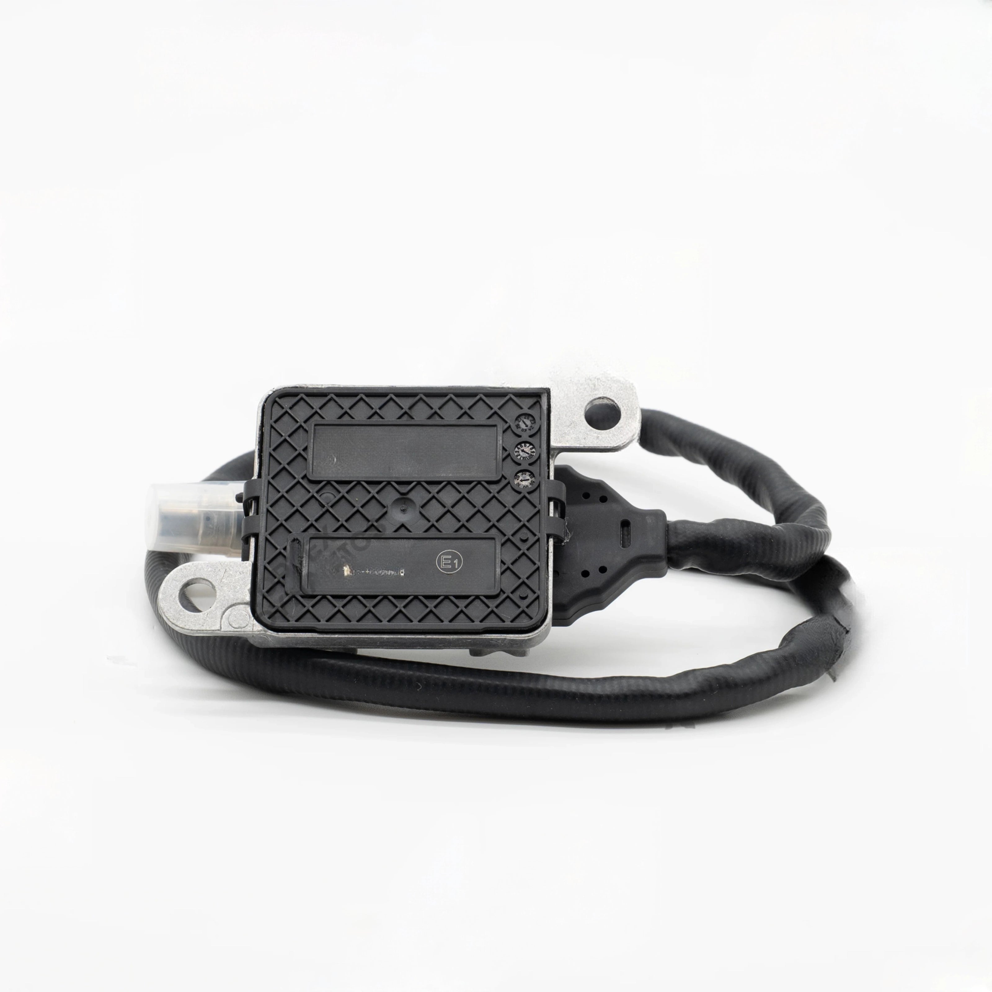 Volvo D11/D13/D16, Mack MP7/MP8 NOx Sensor Outlet | 22303391