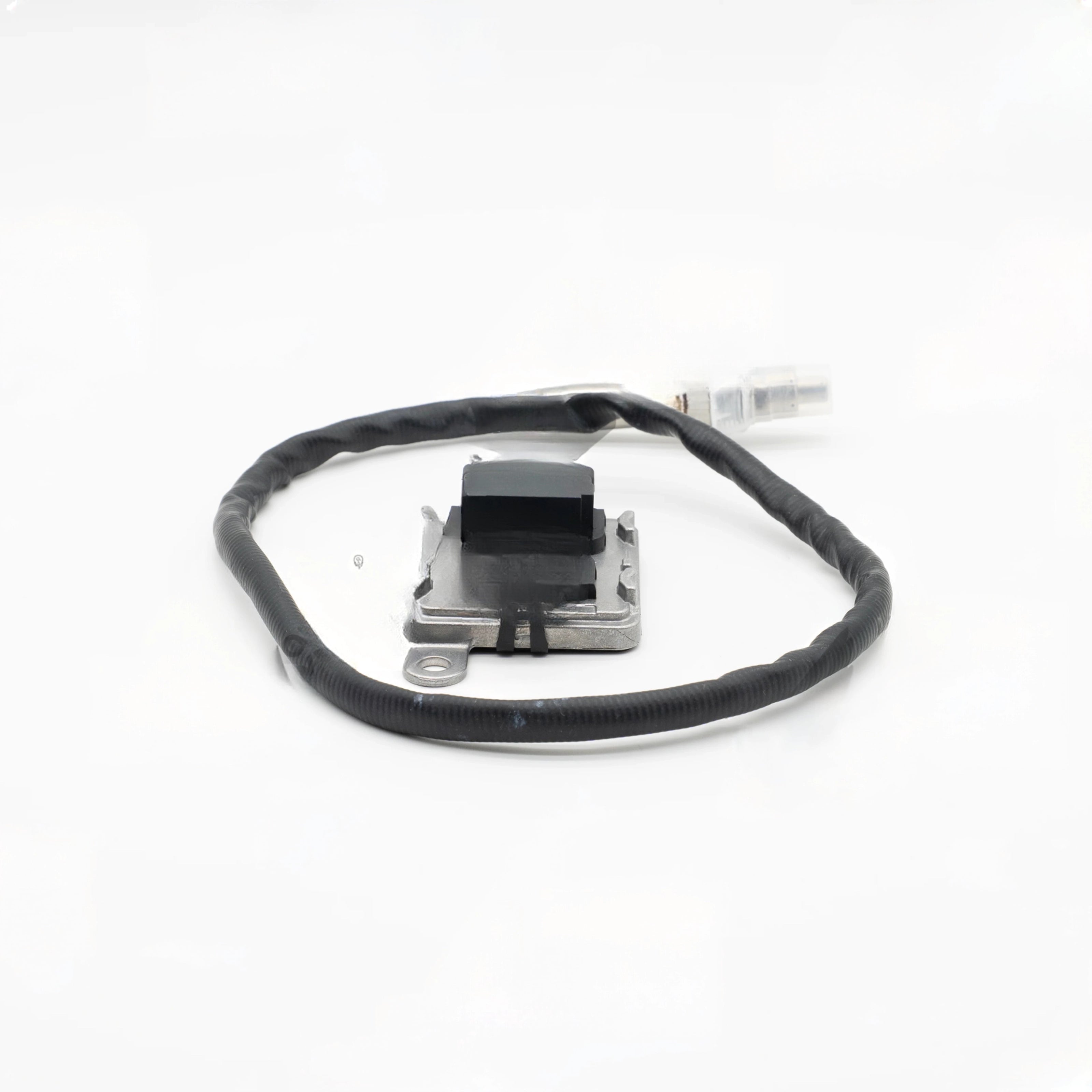 Volvo D11/D13/D16, Mack MP7/MP8 NOx Sensor Outlet | 22303391