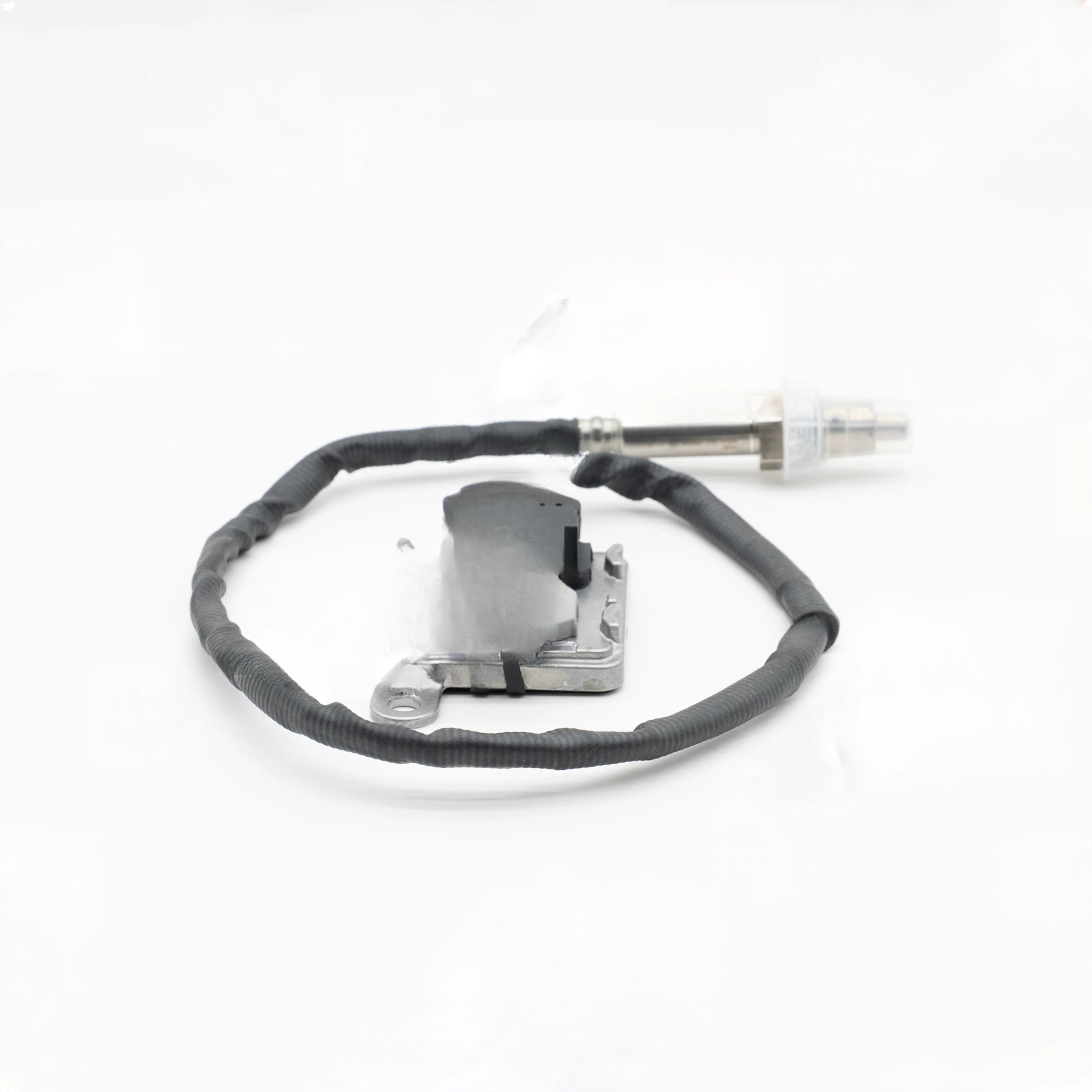 Volvo D11/D13/D16, Mack MP7/MP8 NOx Sensor Inlet | 22303390